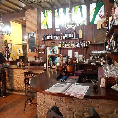 פונפרדה Hostal Virgen De La Encina מראה חיצוני תמונה