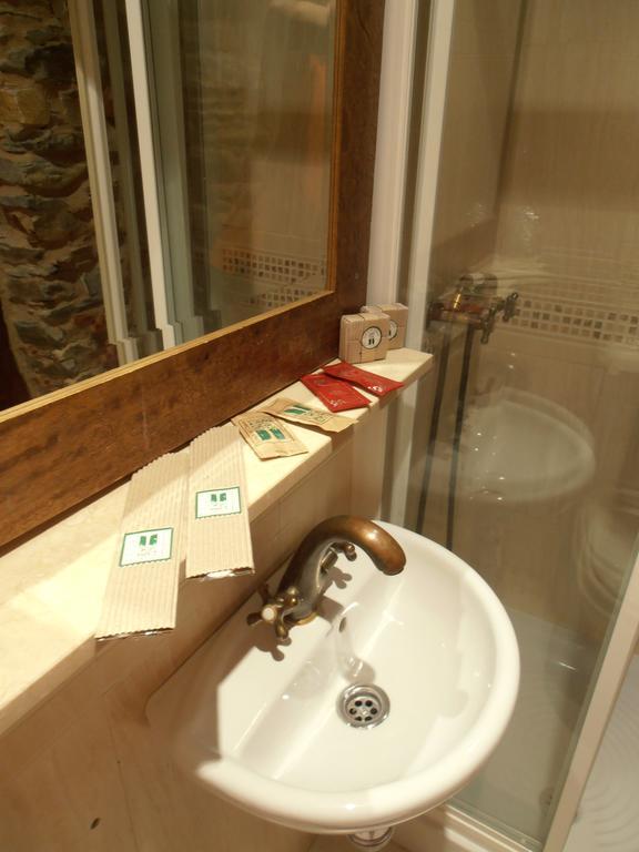 פונפרדה Hostal Virgen De La Encina חדר תמונה