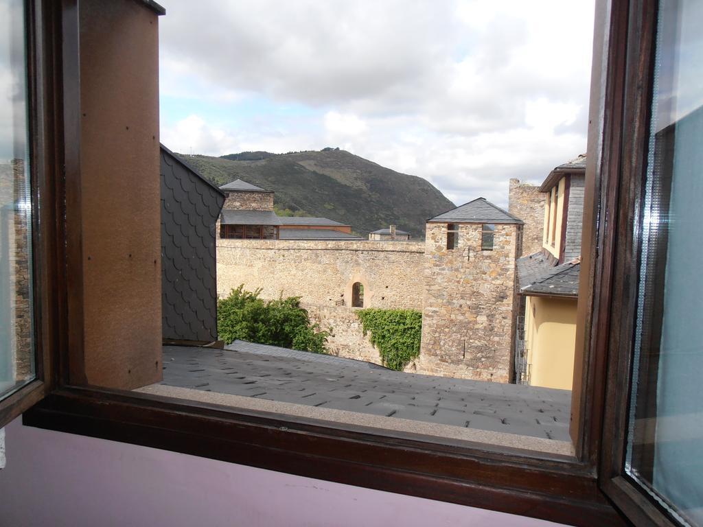 פונפרדה Hostal Virgen De La Encina חדר תמונה