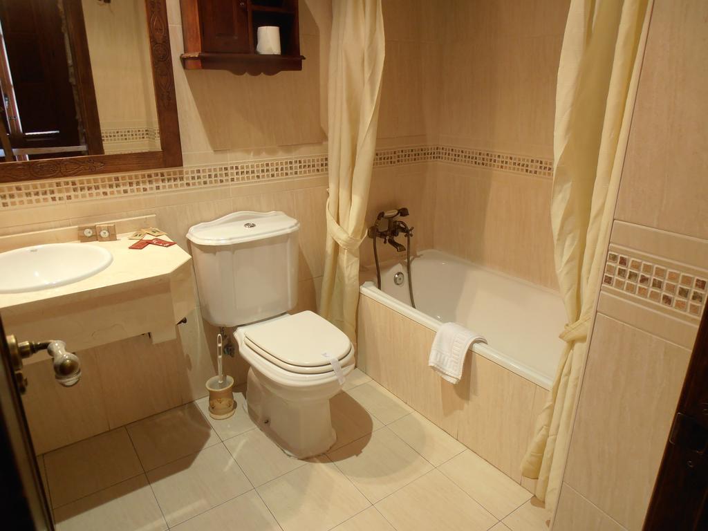 פונפרדה Hostal Virgen De La Encina חדר תמונה
