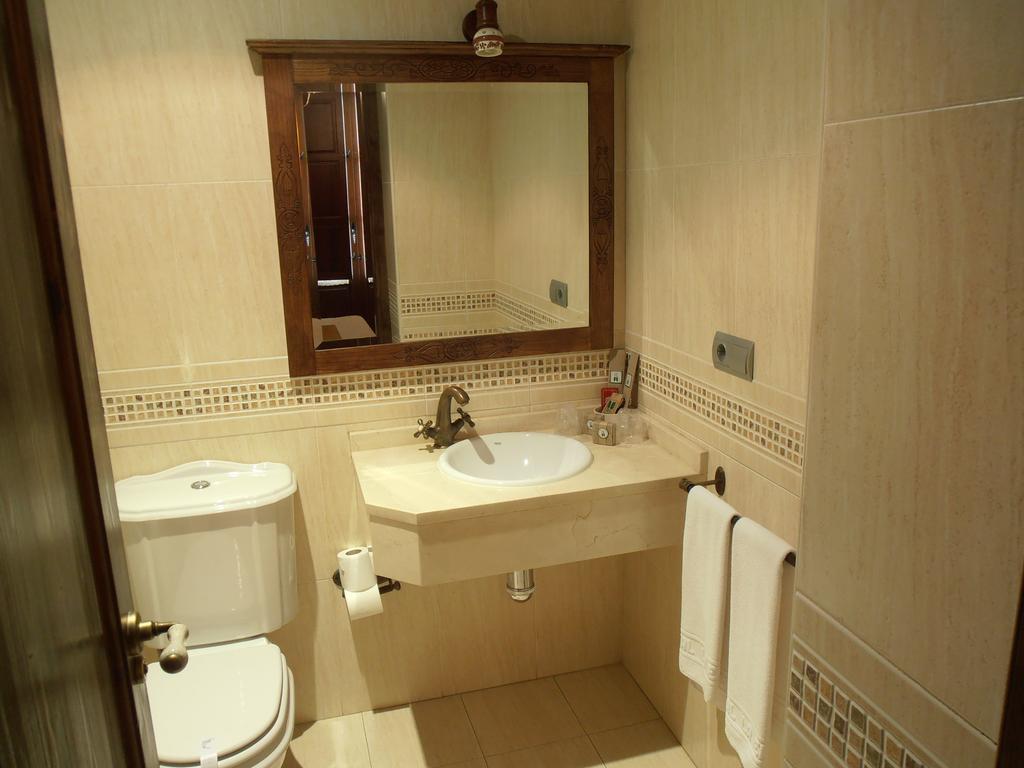 פונפרדה Hostal Virgen De La Encina חדר תמונה