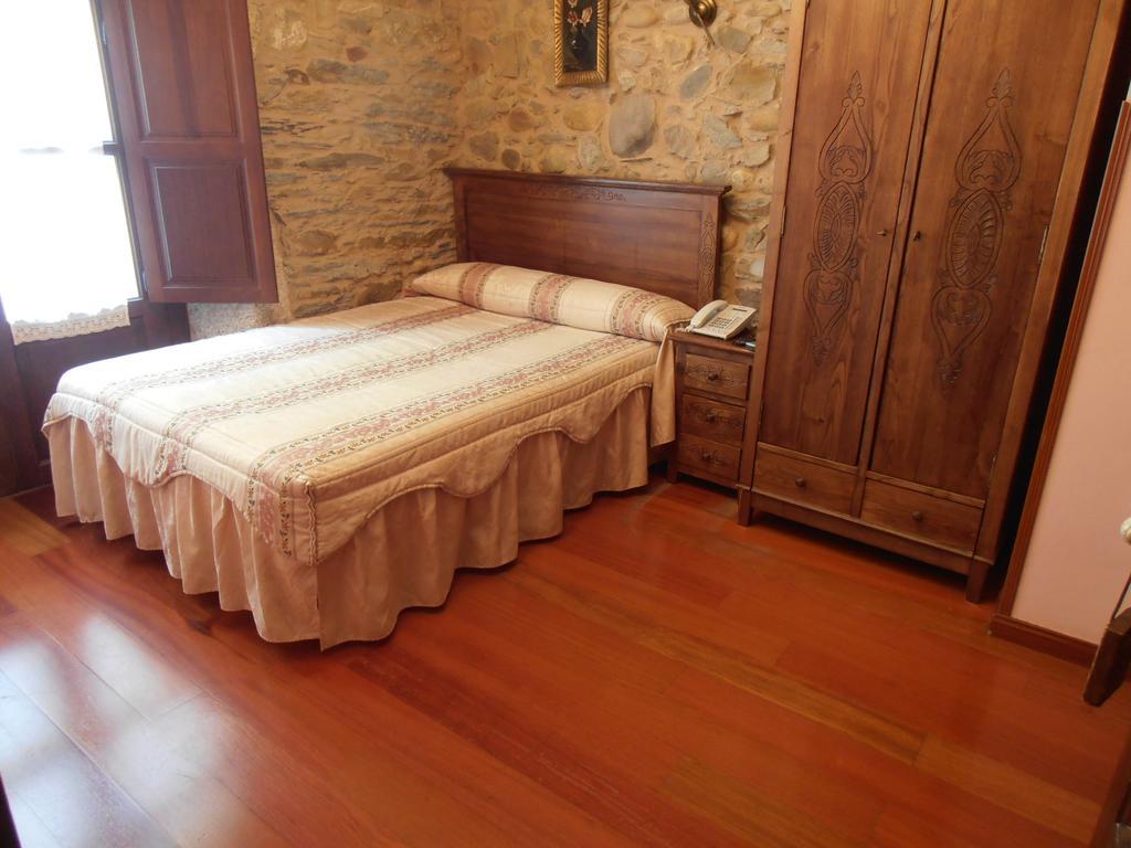 פונפרדה Hostal Virgen De La Encina חדר תמונה