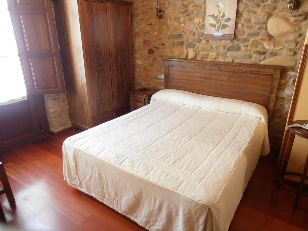 פונפרדה Hostal Virgen De La Encina חדר תמונה