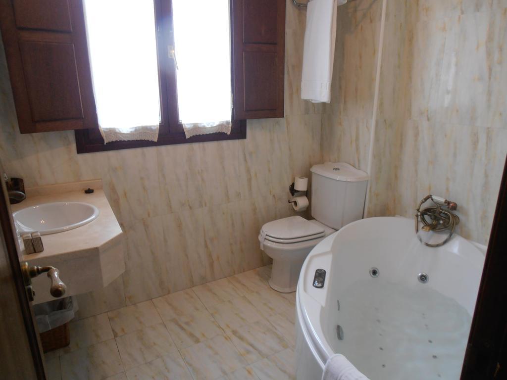 פונפרדה Hostal Virgen De La Encina חדר תמונה